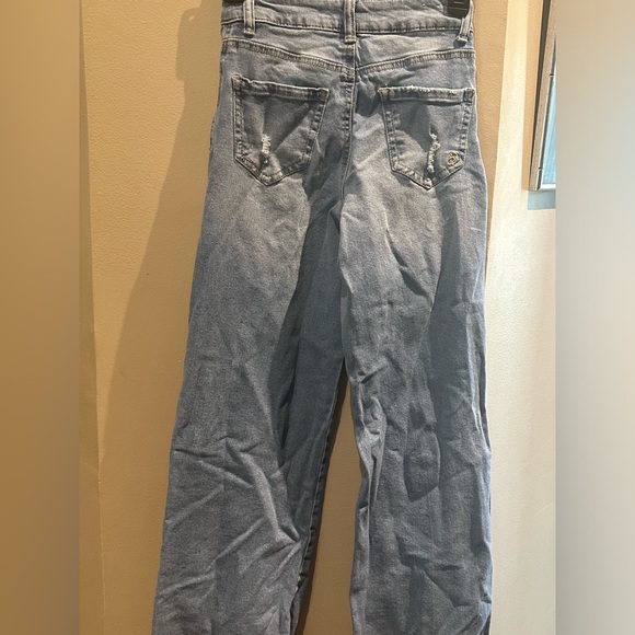 Women’s distressed jeans - Picture 2 of 3